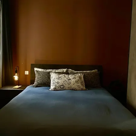 Airport Bedroom With Your Own Private Bathroom Self Check In And Self Check Out Air-condition Included *