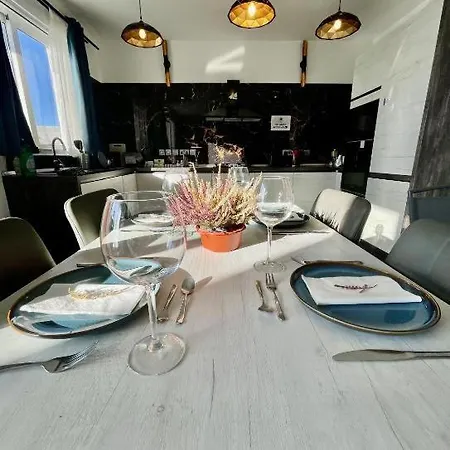 Airport Bedroom With Your Own Private Bathroom Self Check In And Self Check Out Air-condition Included *