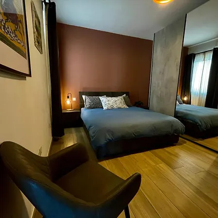 Airport Bedroom With Your Own Private Bathroom Self Check In And Self Check Out Air-condition Included منزل للإقامة *