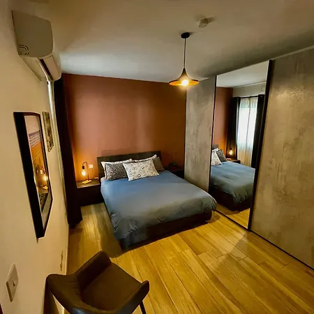 Airport Bedroom With Your Own Private Bathroom Self Check In And Self Check Out Air-condition Included Quarto em Acomodações Particulares *