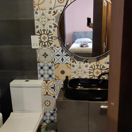 منزل للإقامة Airport Bedroom With Your Own Private Bathroom Self Check In And Self Check Out Air-condition Included *