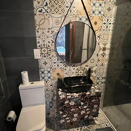 Airport Express: Private En-suite With Self-check Homestay Mqabba