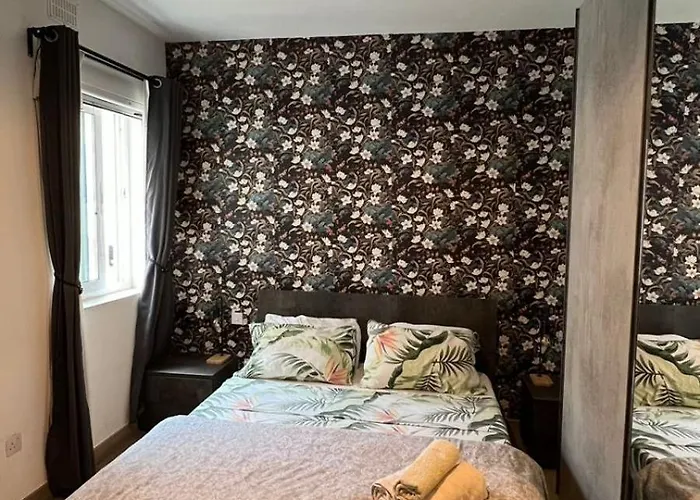 Airport Bedroom With Your Own Private Bathroom Self Check In And Self Check Out Air-condition Included Quarto em Acomodações Particulares