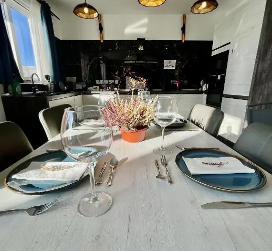 Airport Bedroom With Your Own Private Bathroom Self Check In And Self Check Out Air-condition Included *